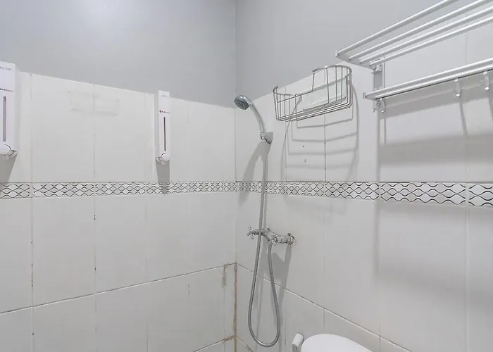 RedDoorz near Terminal Batu Ampar Hotel Balikpapan 