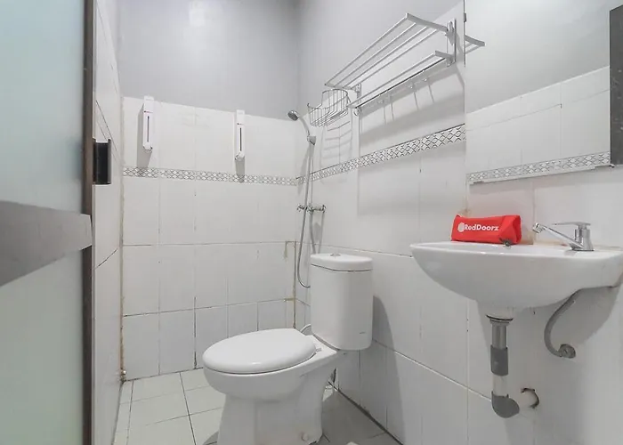 RedDoorz near Terminal Batu Ampar Hotel Balikpapan 